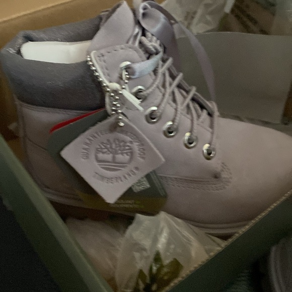 Boots - Picture 4 of 6